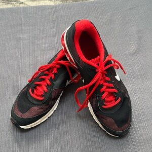 **BOY’S NIKE REAX SHOE~LIKE NEW!! SZ 7Y